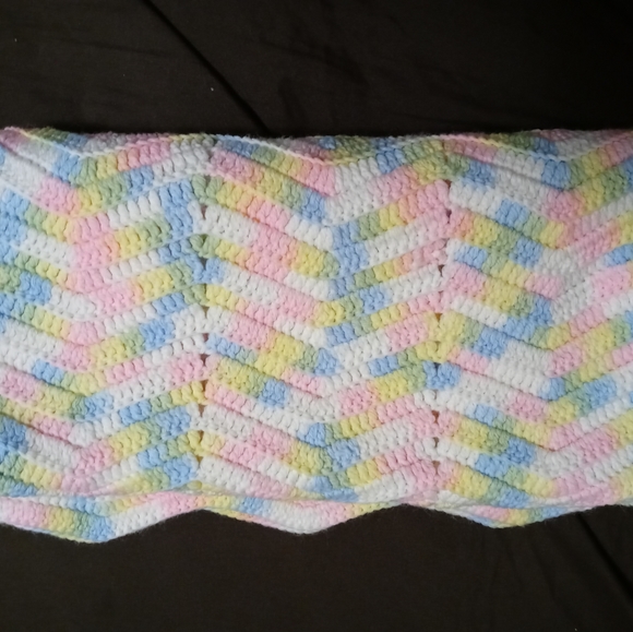 👶🎇CROCHET 🆕 THROW COVERING🎆 - Picture 6 of 8